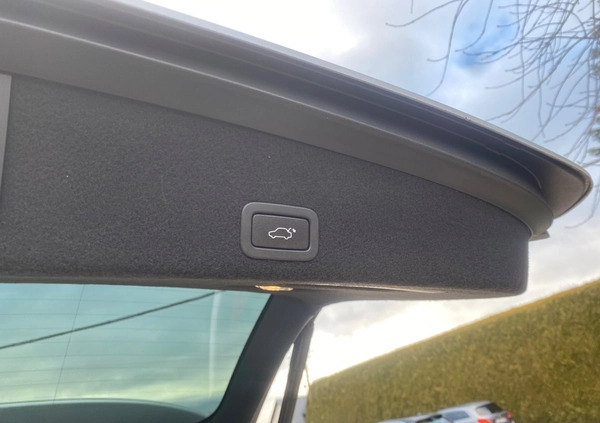 Volvo XC 60 cena 79999 przebieg: 125000, rok produkcji 2017 z Staszów małe 781